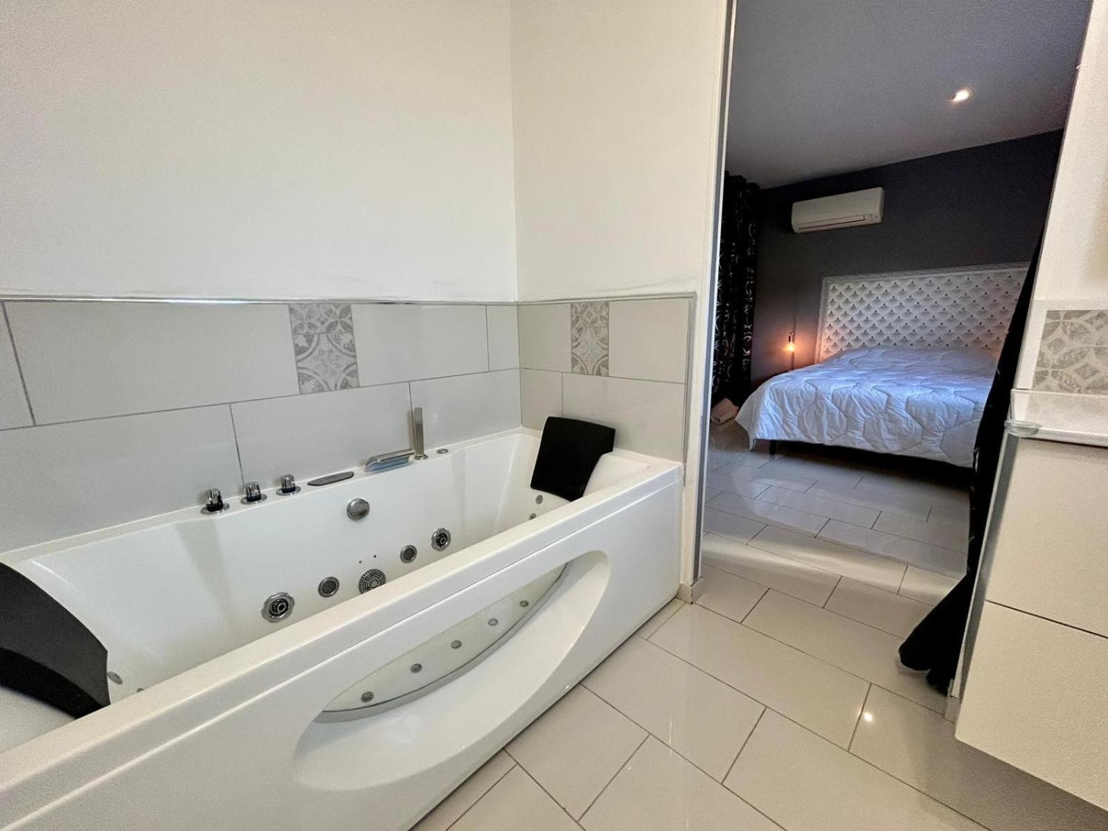 Maison Moderne Au Calme Avec Billard, Jacuzzi, Bain A Remous, Piscine, Babyfoot Labastide-du-Temple Exteriör bild